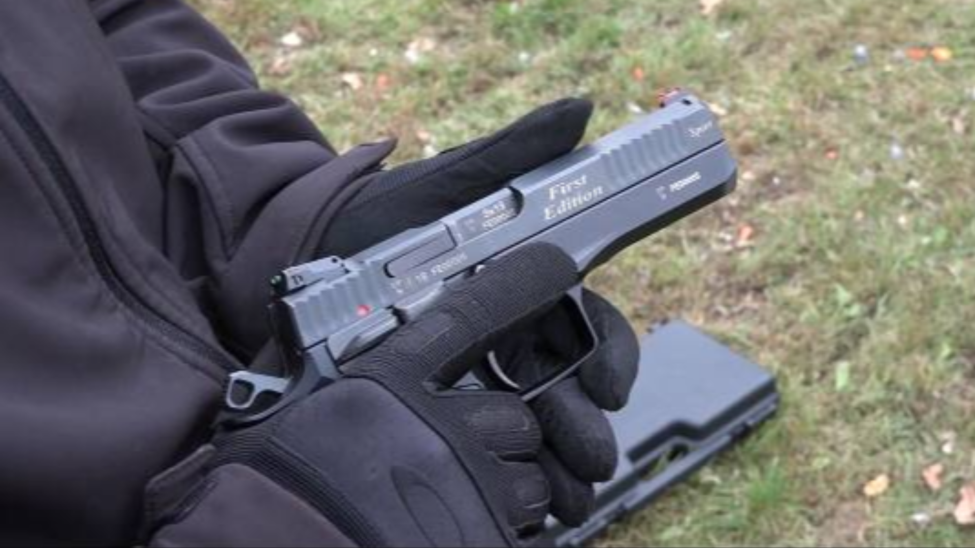 AZ-P1“First Edition”型手枪射击